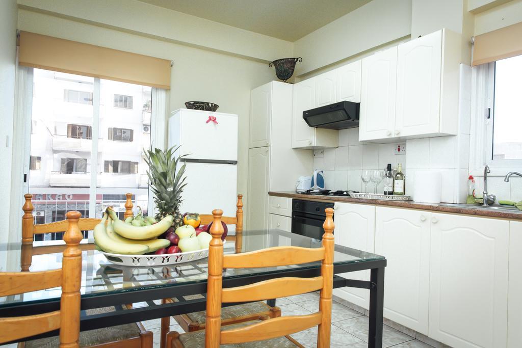 Laila'S Holiday Apartments Larnaca Extérieur photo